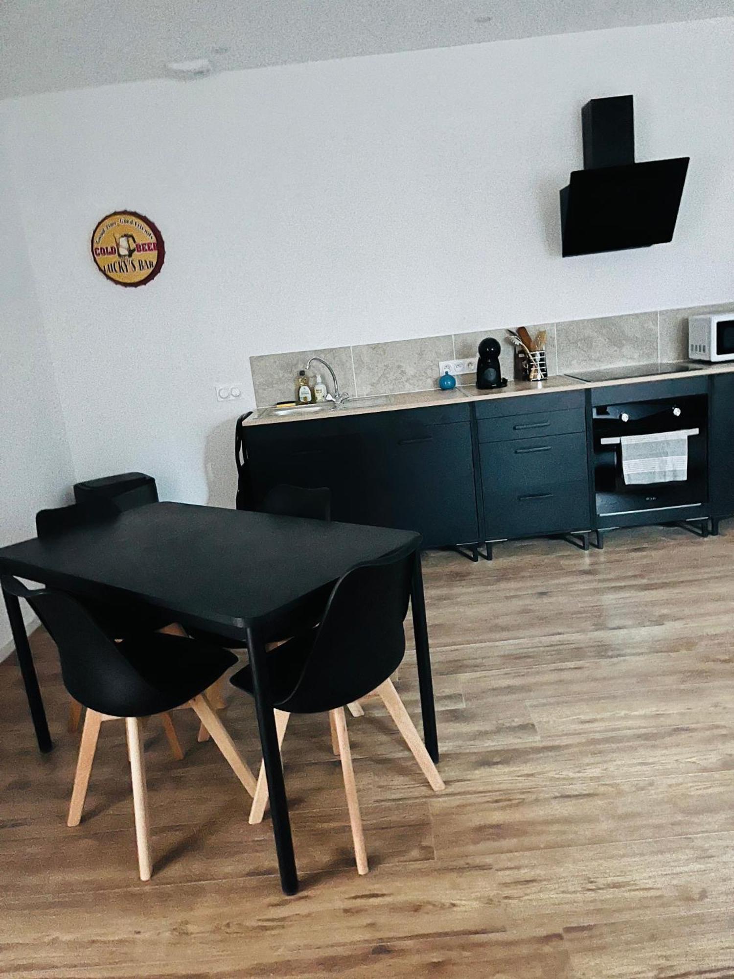Logements 6 Pers A 15 Minutes D Angers Corné Exteriör bild